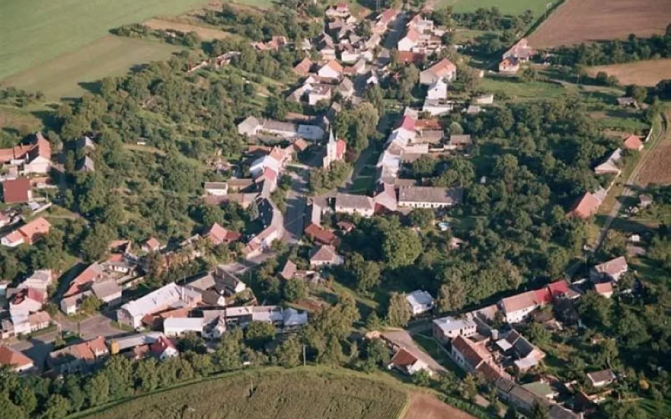 Obyvatelé Hrušky na Prostějovsku budou v referendu opět rozhodovat o demolici staré školy