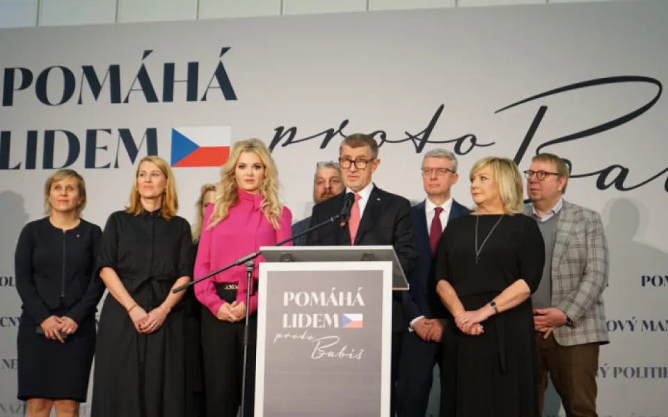 size3-size4-16737163156693-139-babis-ceka-kompro-od-novinaru-az-budete-vytvaret-fotomontaz-milenky-jsem-na-blondyny-pronesl