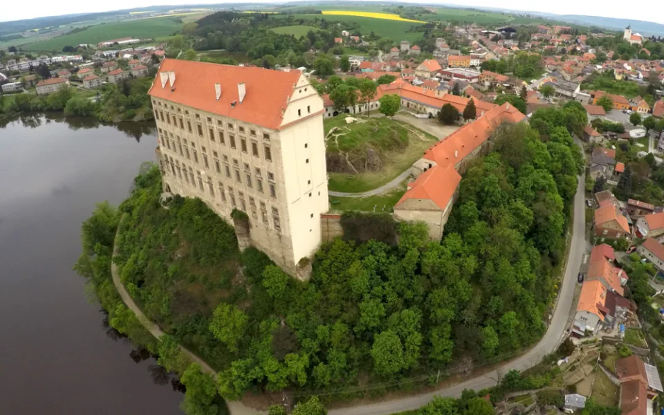 Vědci s drony natáčeli plumlovský zámek. Následně vytvořili unikátní 3D model