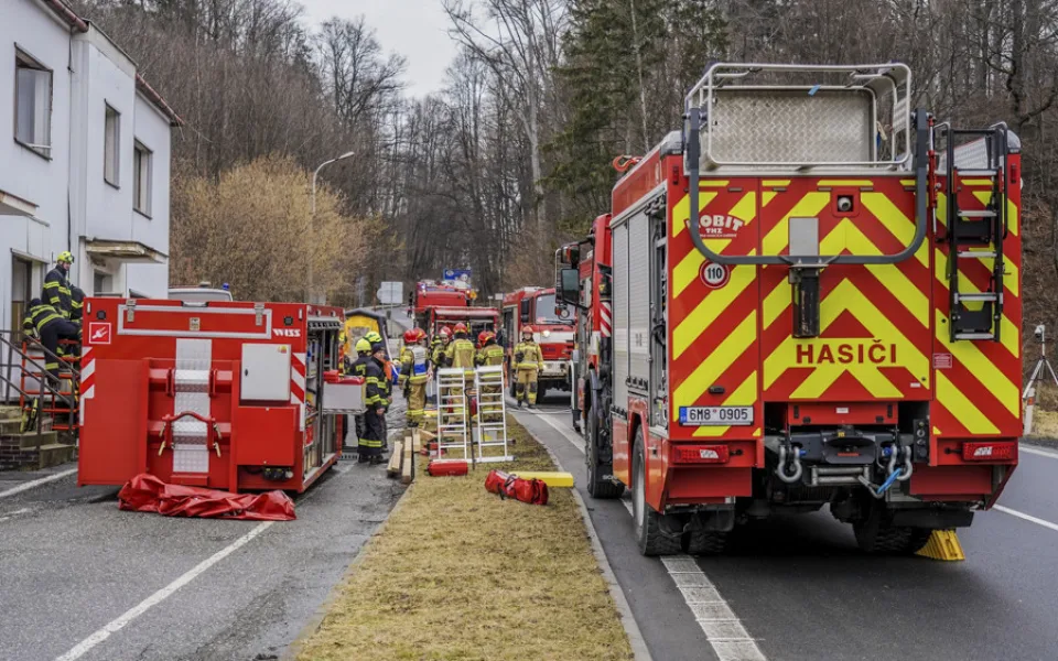 Hasiči hledali zavalené vojáky se speciálním dronem. U hranic proběhlo rozsáhlé cvičení