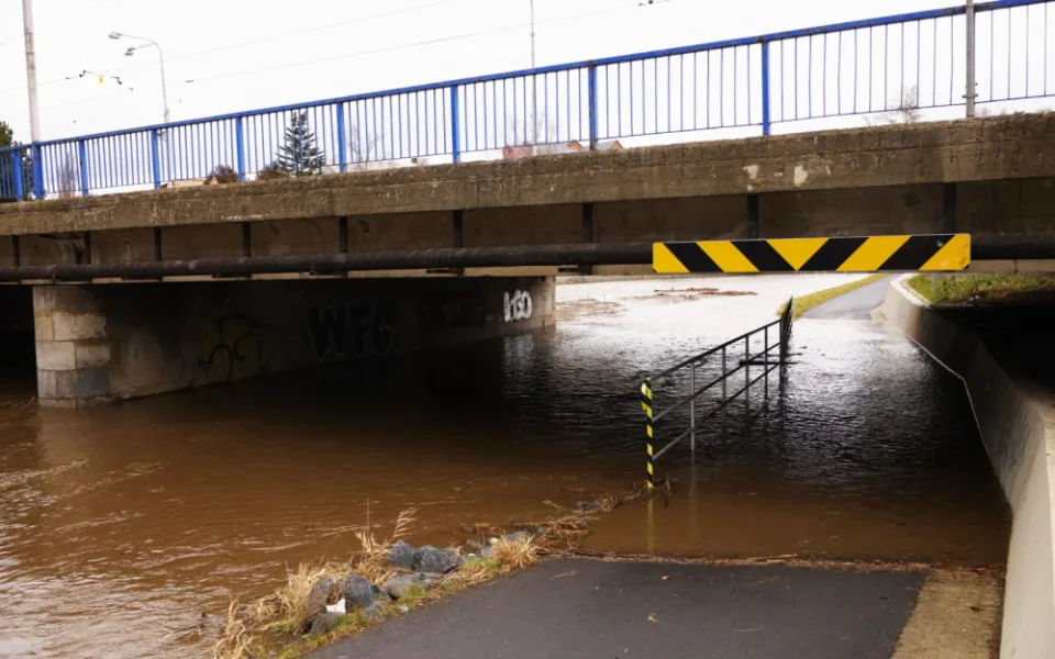 Bystřice a Březná dosáhly první povodňového stupně. Výstraha platí dnes do večera