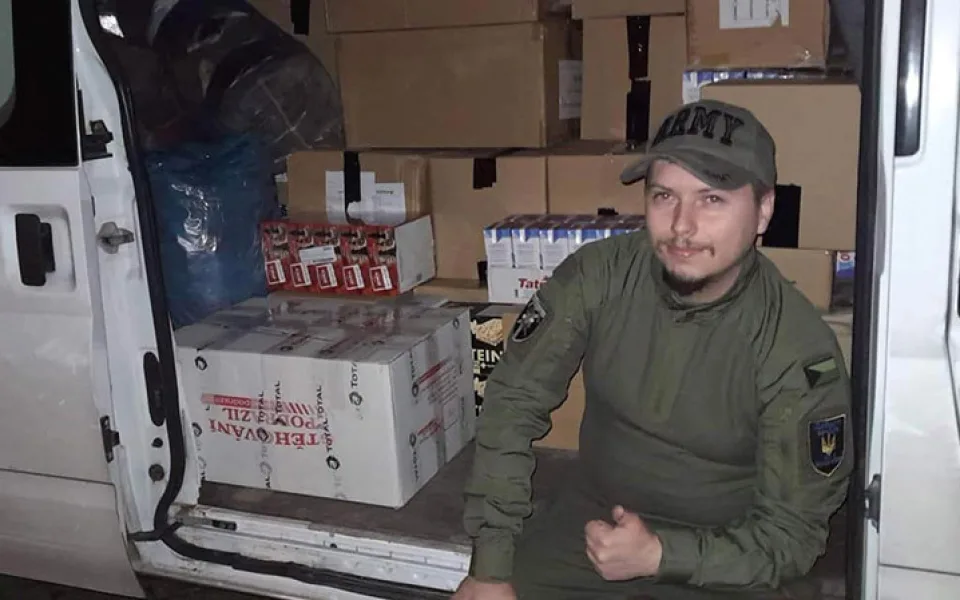 Student olomouckých práv Vasyl Kapustej vozí pomoc vojákům na Ukrajinu. Chystá i hygienický kamion