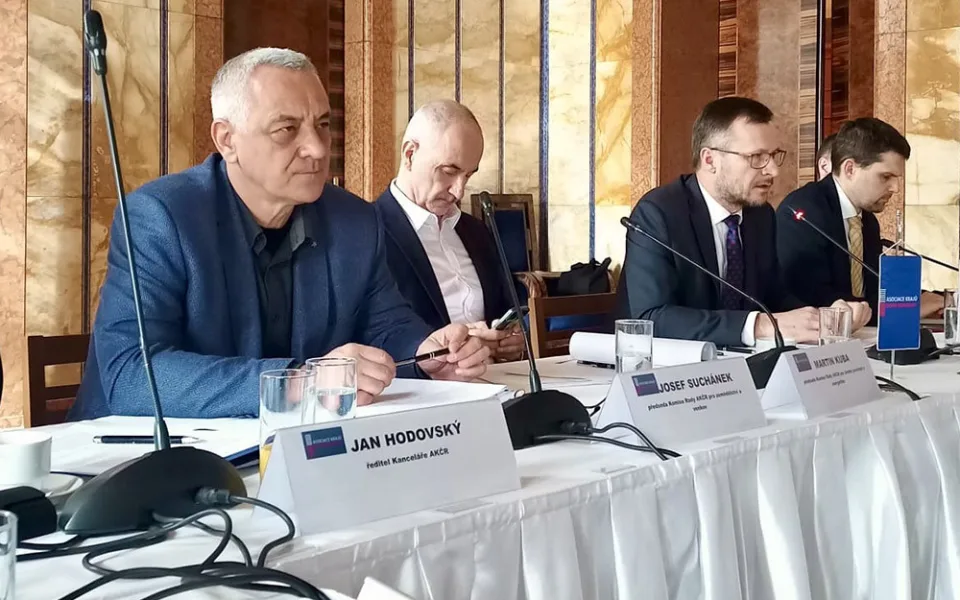 Hejtman Olomouckého kraje Josef Suchánek (vlevo) kritizuje rozhodnutí Prostějova