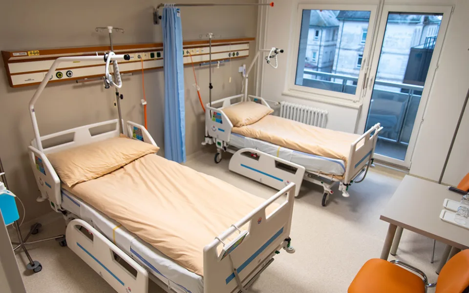 Olomoucká fakultní nemocnice zahájila provoz infekčního oddělení. V plánu je i nová klinika