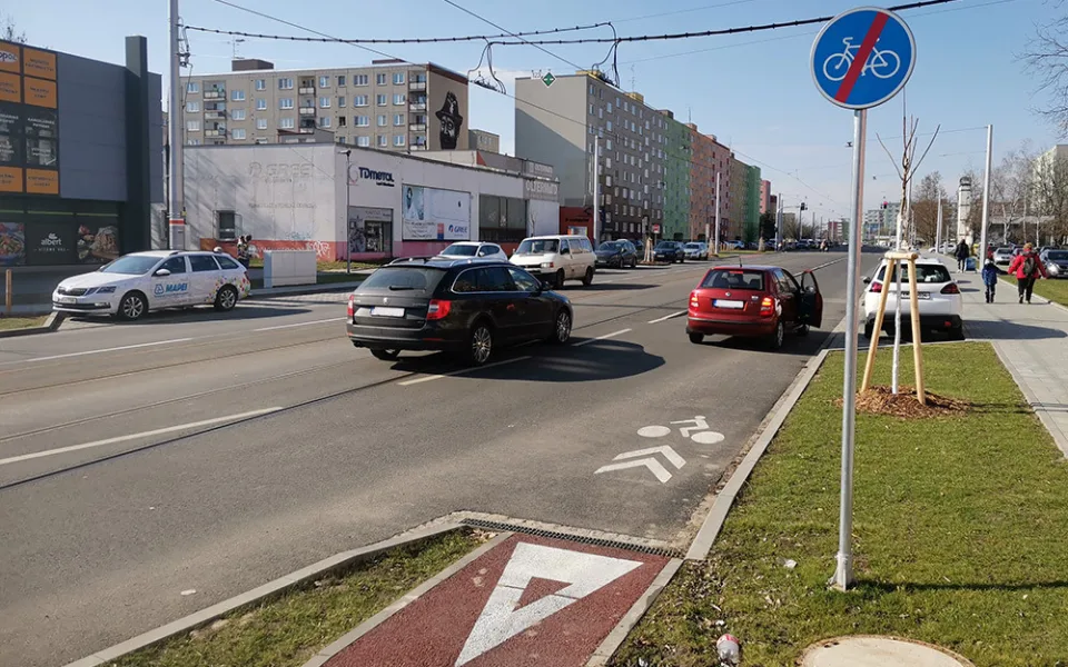 Lidé využívají kompletně přestavěné ulice na olomouckém sídlišti v městských částech Nové Sady a Povel