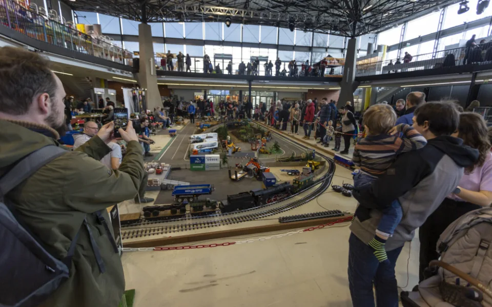 Řvoucí tanky i působivé plachetnice. Flora Olomouc hostí oblíbenou modelářskou akci