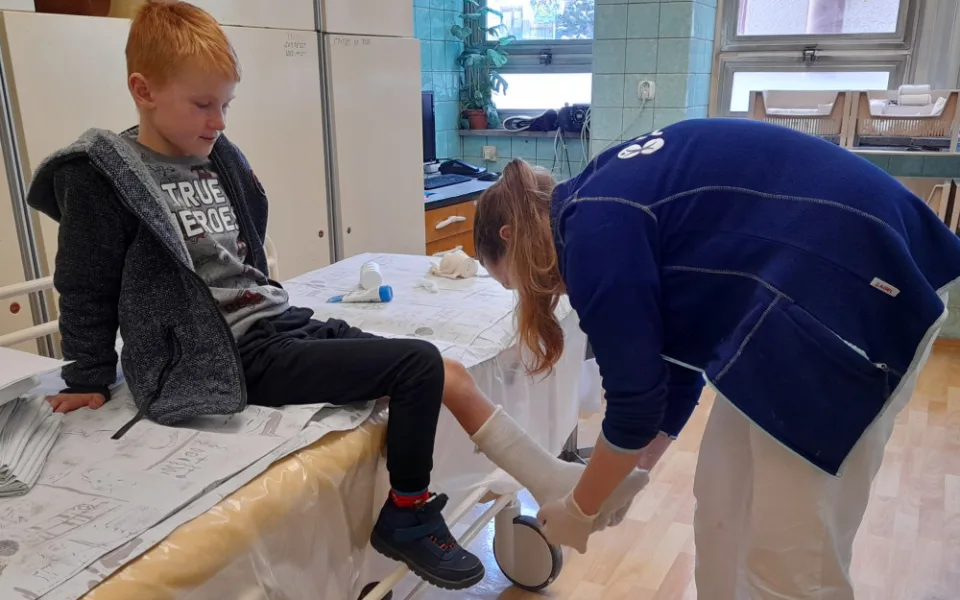 Personál chirurgické ambulance Nemocnice AGEL Jeseník ošetřoval během jarních prázdnin malé i velké sportovce