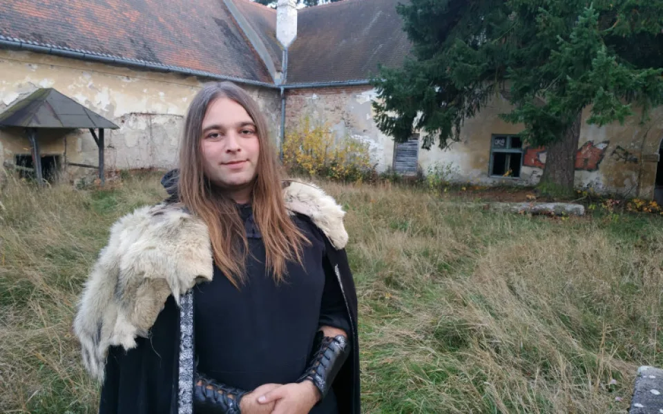Zámek ve Ptení ožívá. První festival na jeho podporu plánuje nový majitel Horset na květinový úplněk