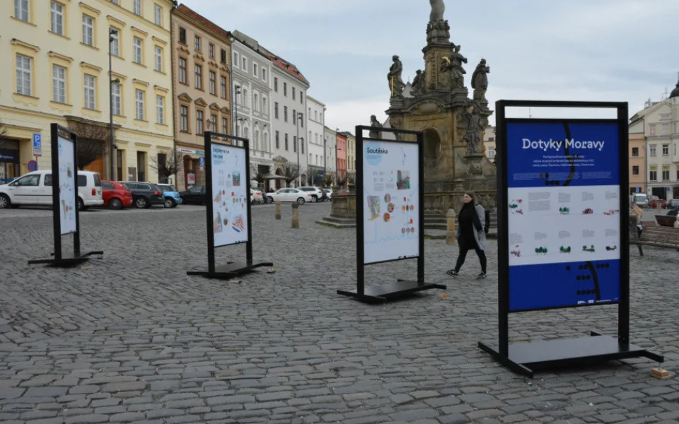 Výstava Dotyky Moravy na Dolním náměstí v Olomouci