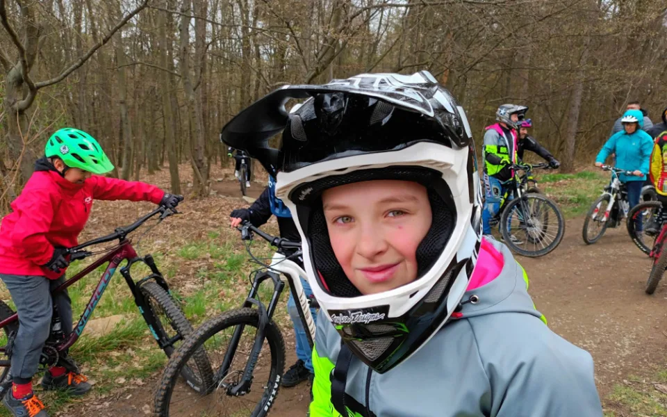 FOTOGALERIE: Na Hanáckých stezkách u Plumlova bikeři zahájili sezonu. Sjely se jich stovky