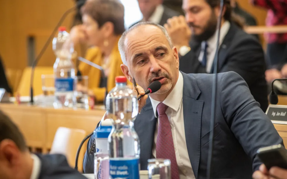 Současný ekonomický model fungování pošty byl neudržitelný, míní předseda Asociace krajů