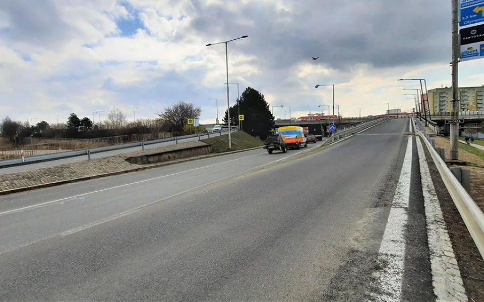 Nájezdy a sjezdy silnice I/35 u olomouckého hlavního nádraží projdou opravou, průjezdná bude pravá část ve směru na Velkomoravskou ulici