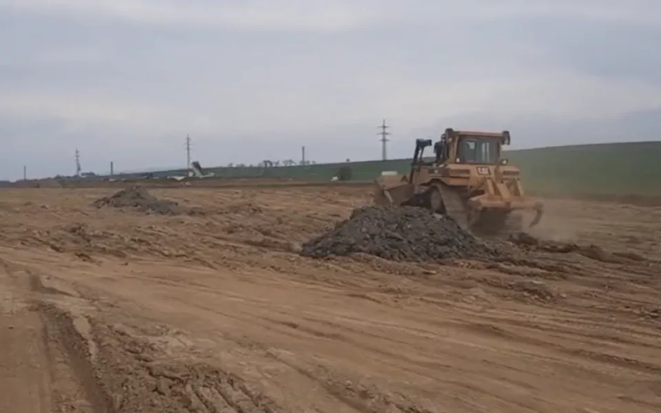 Zemědělská firma se odvolala proti povolení okolo dálnice D55 z Olomouce do Kokor. Silničáři zjišťují, jak to ohrozí zahájení stavby