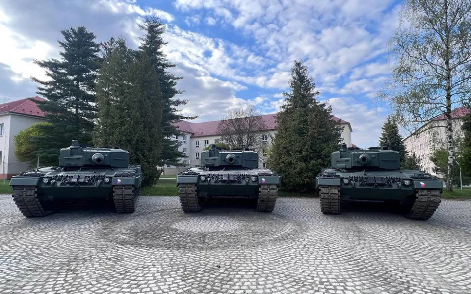 V kasárnách v Přáslavicích mají tankisté k dispozici tři obrněnce s označením Leopard 2A4