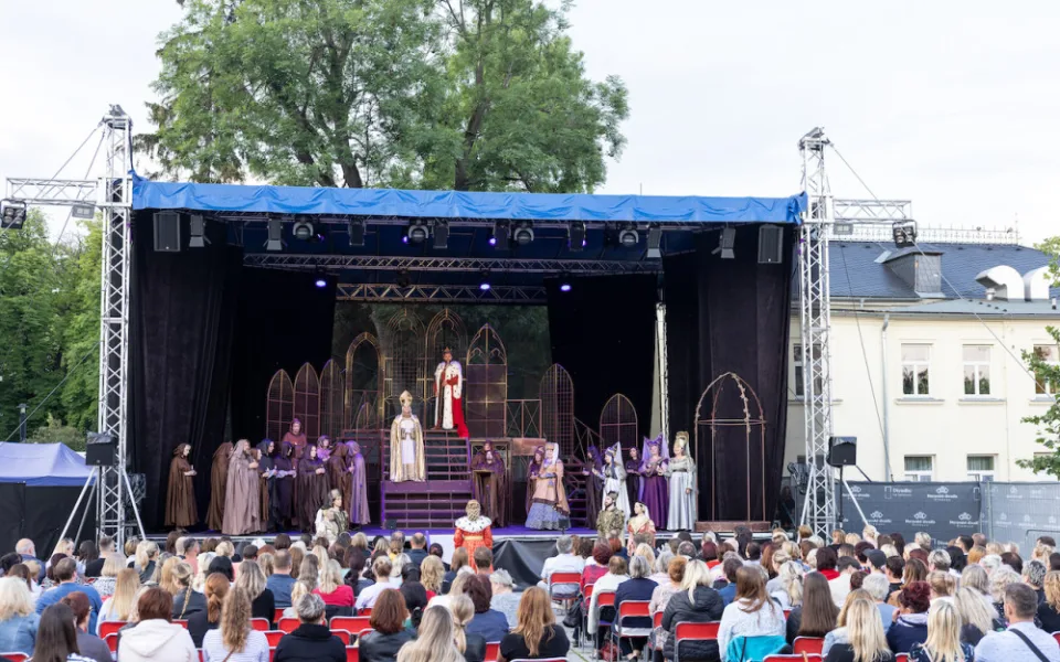 Moravské divadlo Olomouc chystá ve Smetanových sadech letní festival