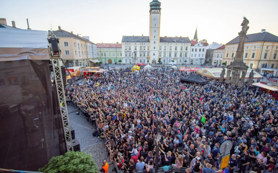 Celoměstská akce Hanácké Benátky v Litovli potěší nejen dospělé skvělými kapelami, ale i děti, pro které je připraven program v parku Míru zdarma
