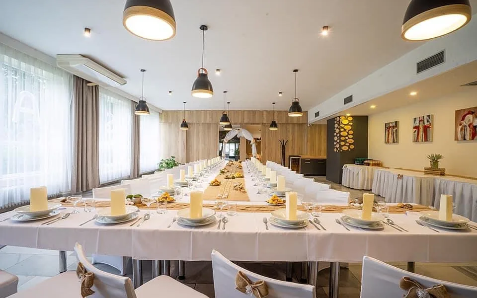 Kvalitní poctivá kuchyně, prostory pro jakoukoliv akci a kompletní servis. To je prostějovská restaurace U Tří bříz