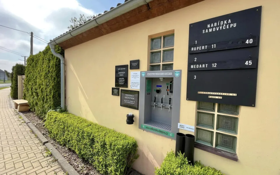 Je libo točené nebo grilované maso? Minipivovar z Rakové u Konice nabízí samoobslužný výčep a bistro