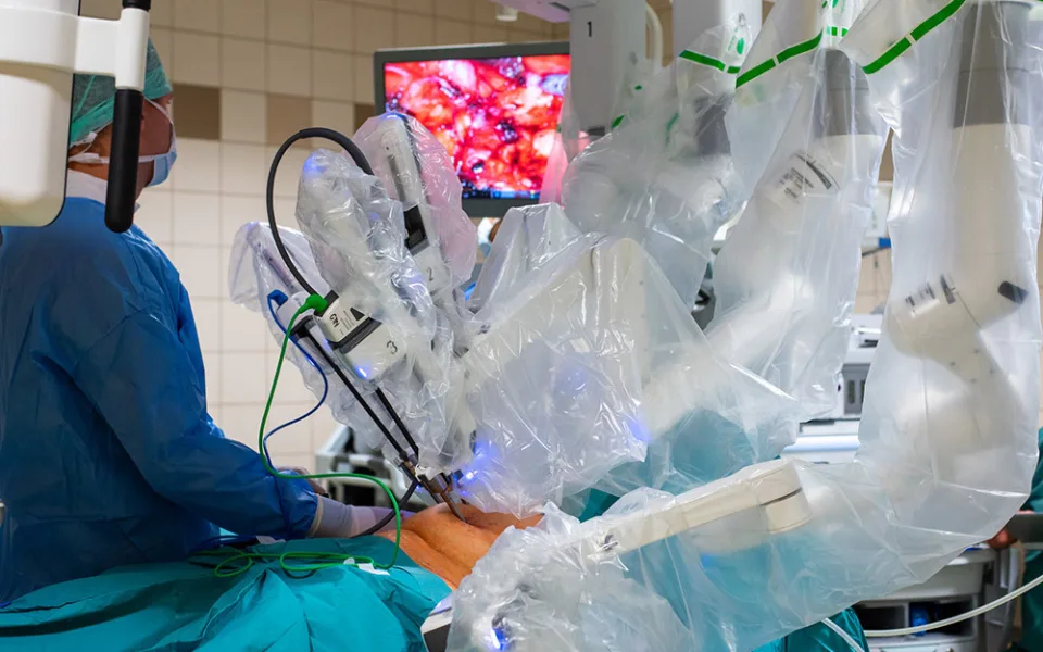 Robotický systém da Vinci Xi při operaci ve Fakultní nemocnici Olomouc