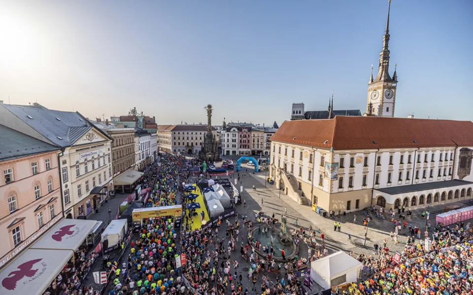 Bambini run, myšlenky na rekord i dopravní omezení. Půlmaraton po třinácté ovládne Olomouc