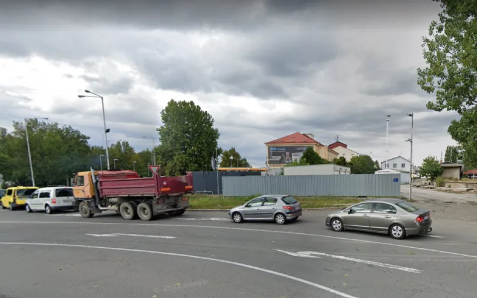 Doprava u hlavního nádraží se značně zkomplikuje. Začnou opravy důležité Jeremenkovy ulice