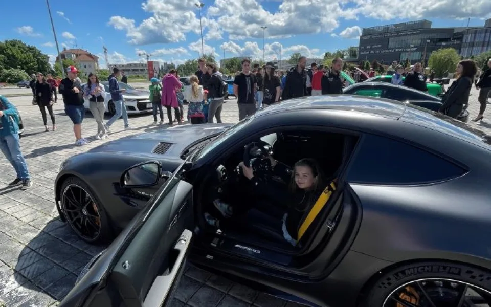 Super Ride Car Fest přiveze před Šantovku luxusní kousky. Projeďte se ve sporťáku