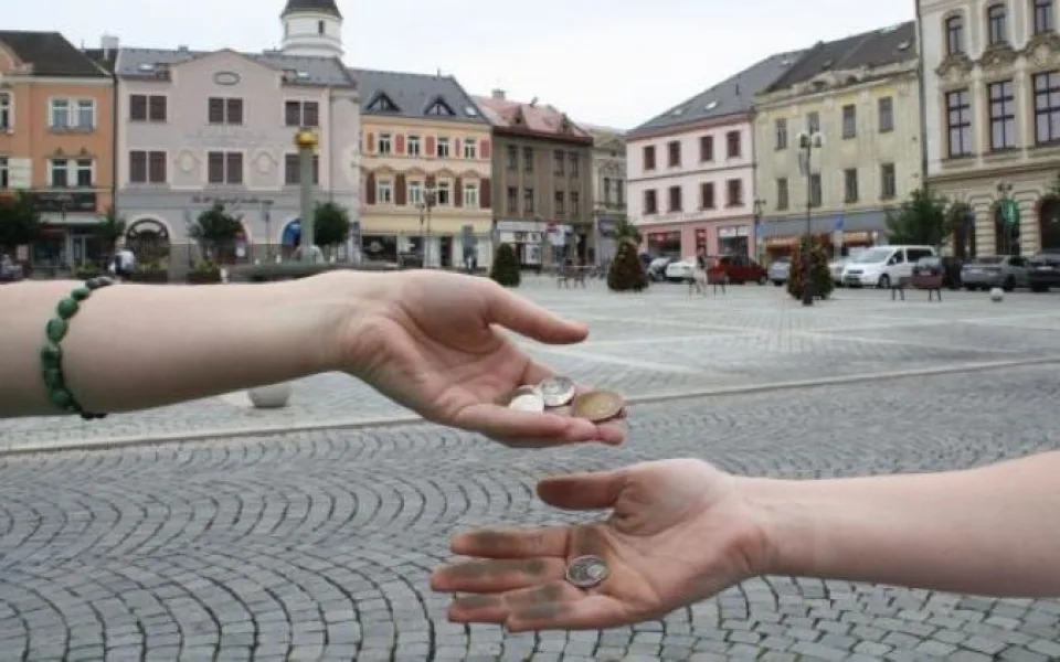 Přerov chce zakázat žebrání v centru a u nádraží. Vyhlášku bude schvalovat zastupitelstvo