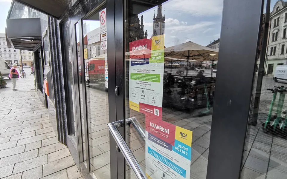 Pobočka České pošty na Horním náměstí v Olomouci je zavřená