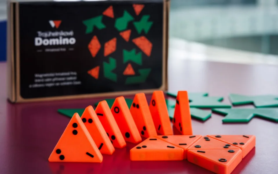 Nové trojúhelníkové domino pomůže i nevidomým. Vytvořili ho odborníci z Univerzity Palackého