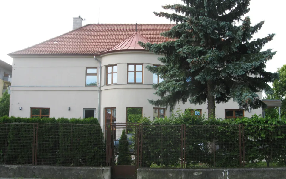 Prostějovská fara u sv. Petra a Pavla byla budována před devadesáti lety. Nyní prošla rozsáhlou opravou