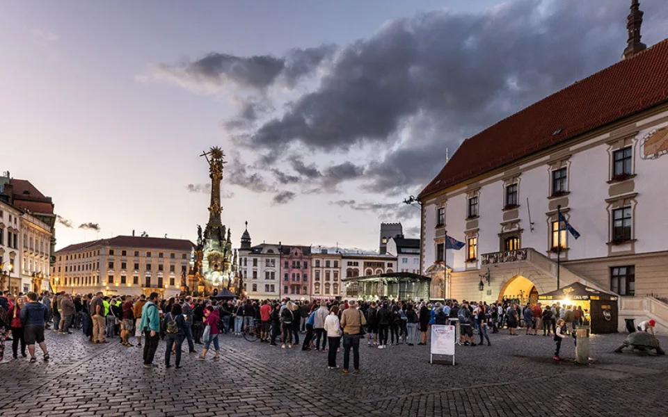 Páteční večery s hudbou. Centrum Olomouce oživí série koncertů pod sloupem Nejsvětější Trojice