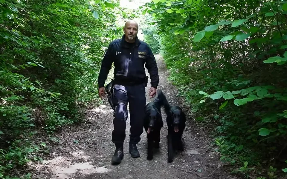 Hladkosrstým retrívrům se věnuje policejní psovod Jan Václavek