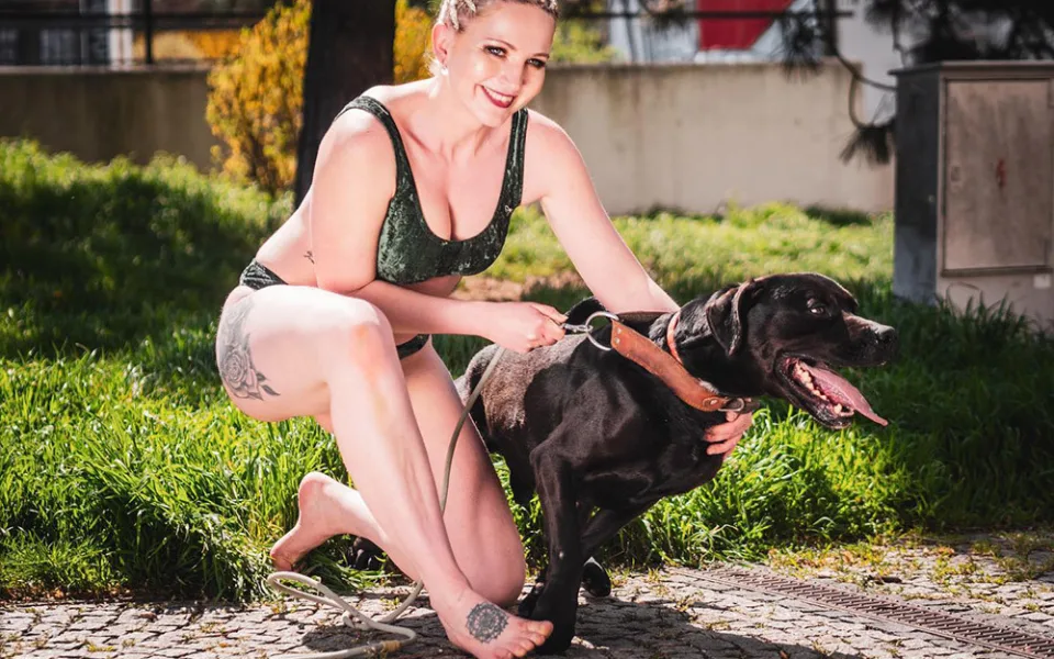 Backstage snímek z focení kalendáře Pole Dogs na rok 2024