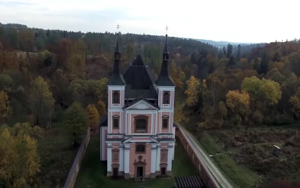 Kostel sv. Anny a sv. Jakuba Většího ve Staré Vodě - ilustrační foto