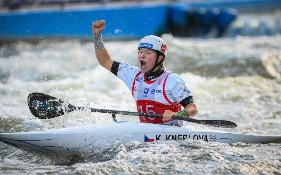 Trojnásobný zlatý triumf. Vodní slalomářka Klára Kneblová zvládla boj s bolestí i světovou konkurencí