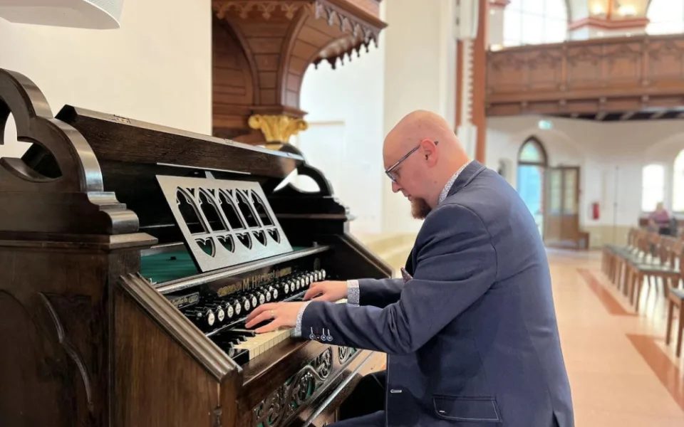 Součástí zrekonstruovaného Červeného kostela v Olomouci je také harmonium