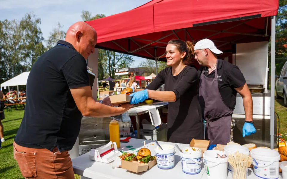TIP NA VÍKEND: Jak chutná Lošov? Domácí festival jídla a pití se koná již pošesté