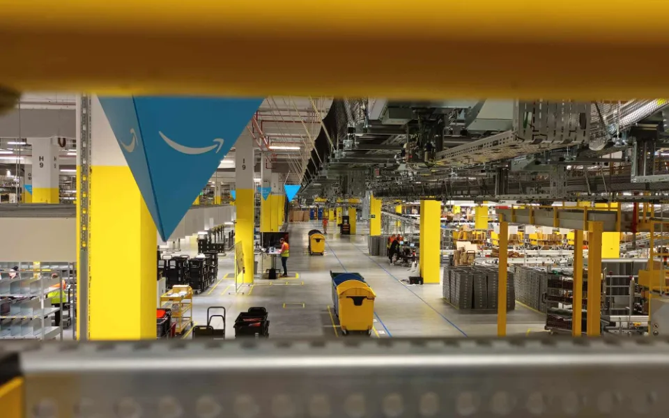 FOTOGALERIE: Jak to vypadá v Amazonu? Kojetínské centrum je nabité roboty a elektronikou