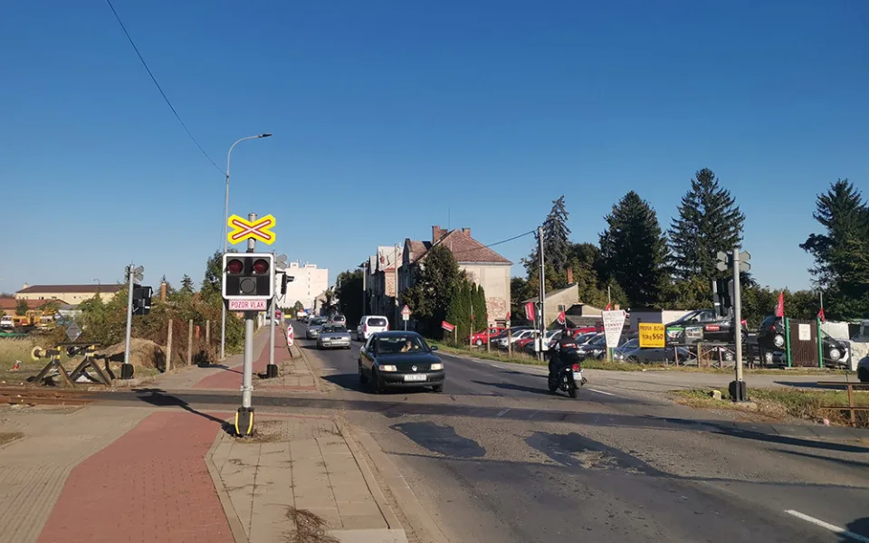 Přejezd na okraji Litovle projde opravou, práce přetnou trasu k dálnici