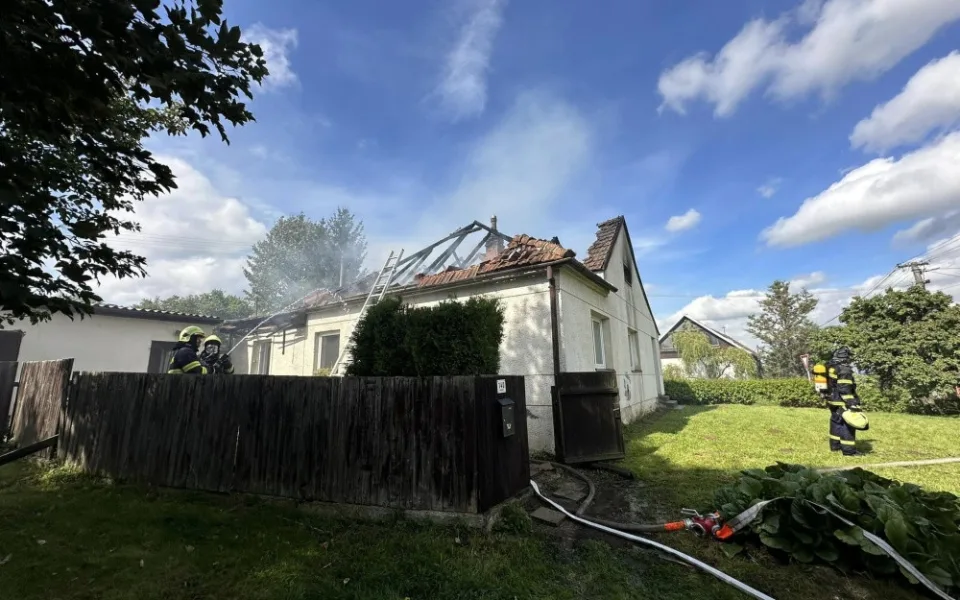Na Prostějovsku zemřel při výbuchu člověk, v domě sídlila firma se zábavní pyrotechnikou