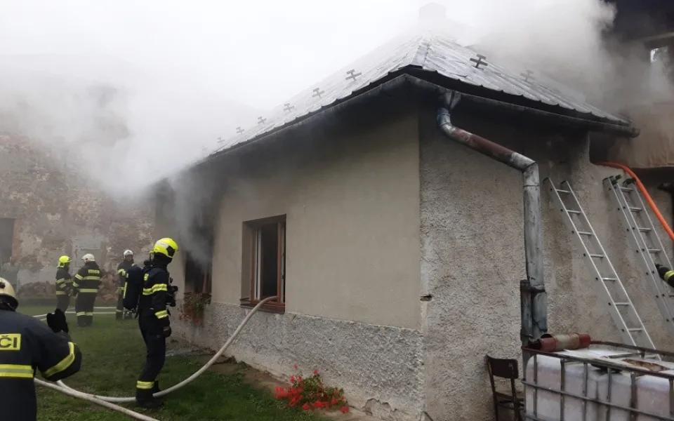 Ve vesnici pod Helfštýnem hořel rodinný dům. Jeden člověk utrpěl popáleniny