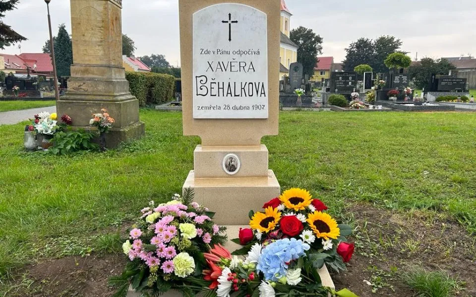 Pomník F. X. Běhálkové