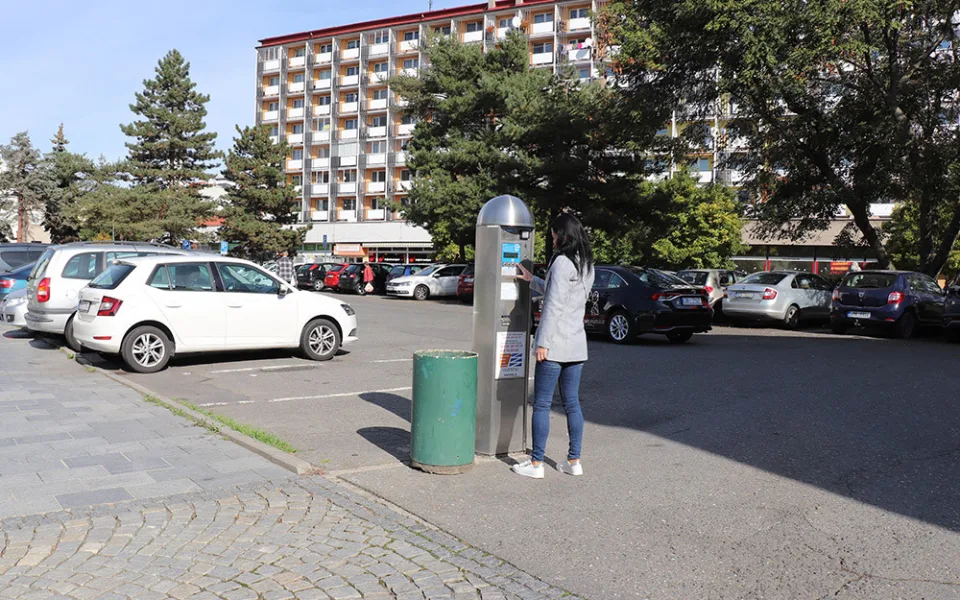 Parkoviště v Kratochvílově ulici v Přerově projde rekonstrukcí a bude osazeno závorami