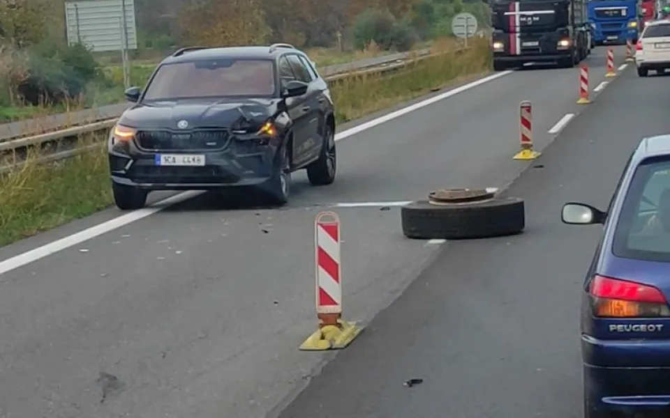Dálnici D35 z Mohelnice na Olomouc zablokovala nehoda, k havárii došlo ve zúžení
