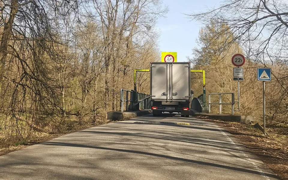 Ilustrační foto - jedna z nehod na mostu mezi obcemi Nové Zámky a Mladeč