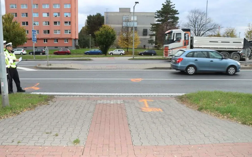 V místě zrušeného přechodu v Přerově přišla o život jedenadvacetiletá dívka. Policie hledá svědky nehody