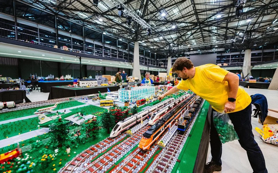 Interaktivní modely i obří stavby. Olomoucké výstaviště se promění ve Svět kostek