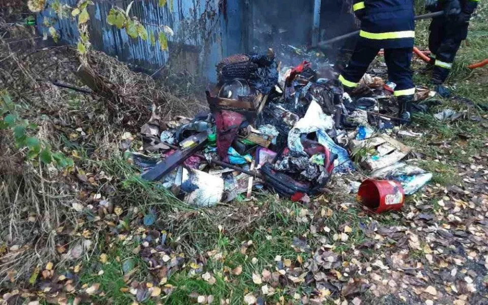 Na Šumpersku shořela unimobuňka, uvnitř hasiči našli lidské tělo