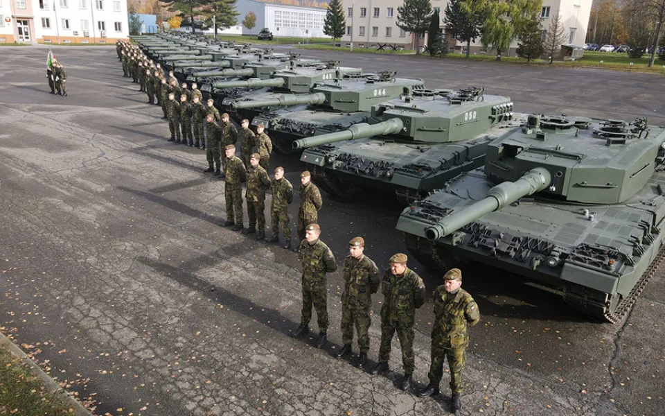 V kasárnách 73. tankového praporu Přáslavice už mají všech 14 tanků Leopard darovaných Německem