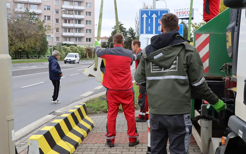 Konec riskantního přecházení přes rušný tah v Přerově? S křižovatkou musí město počkat na investora